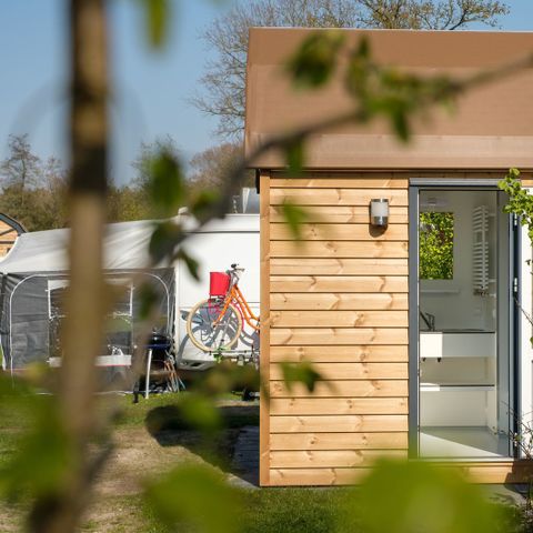 TENT 6 people - De Waard tunnel tent with private sanitary facilities