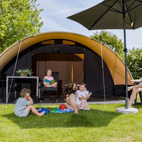 Tent 6 persons - De Waard tunnel tent with private sanitary facilities