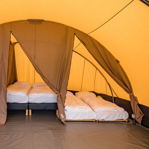 TENT 6 people - De Waard tunnel tent with private sanitary facilities