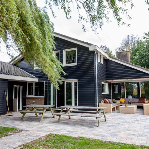 VILLA 12 people - on the wheel