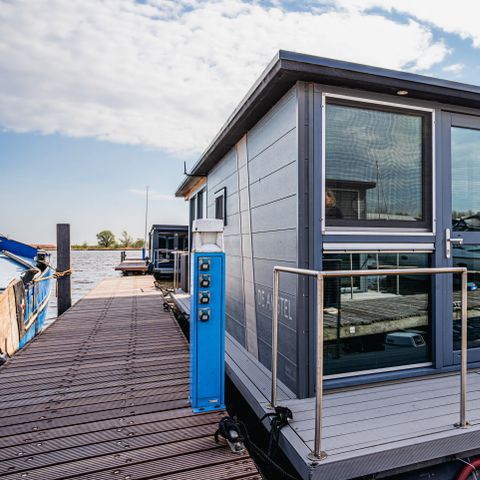 UNUSUAL ACCOMMODATION 4 people - Harbour Lodge