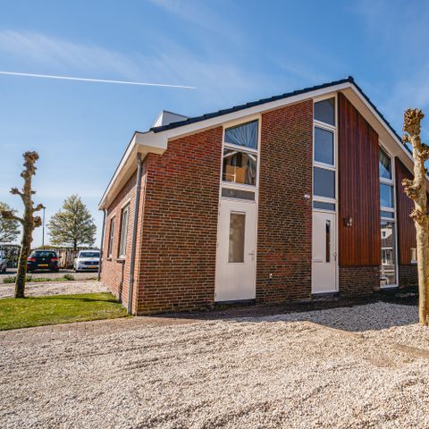 HOUSE 6 people - Busch and Dam