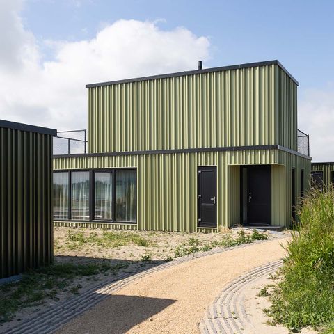 HOUSE 8 people - Grass Warbler