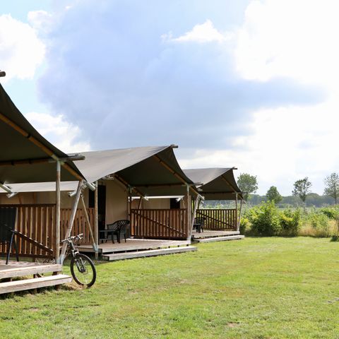 CANVAS AND WOOD TENT 4 people - including sanitary facilities