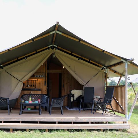 Canvas and wooden tent 4 persons - including sanitary facilities