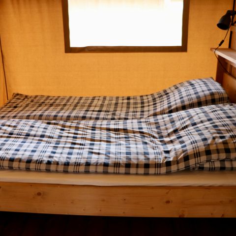Canvas and wooden tent 4 persons - including sanitary facilities