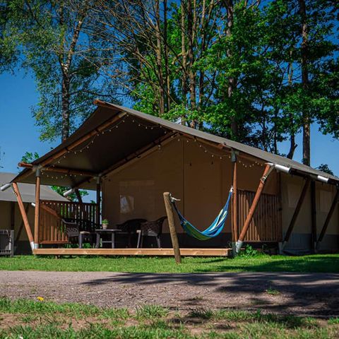 CANVAS AND WOOD TENT 4 people - including sanitary facilities