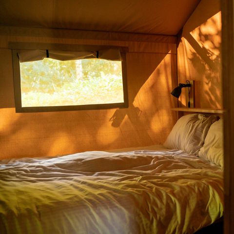 Canvas and wooden tent 4 persons - including sanitary facilities