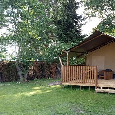 Canvas and wooden tent 6 persons - including sanitary facilities
