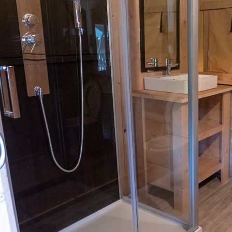 Canvas and wooden tent 4 persons - including sanitary facilities