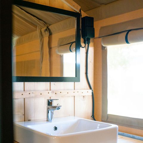 CANVAS AND WOOD TENT 6 people - including sanitary facilities