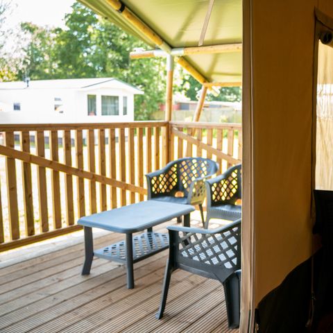 Canvas and wooden tent 4 persons - including sanitary facilities