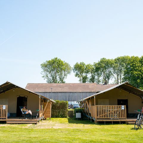 CANVAS AND WOOD TENT 4 people - including sanitary facilities