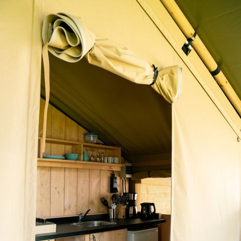 Canvas and wooden tent 4 persons - including sanitary facilities