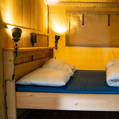 Canvas and wooden tent 4 persons - including sanitary facilities