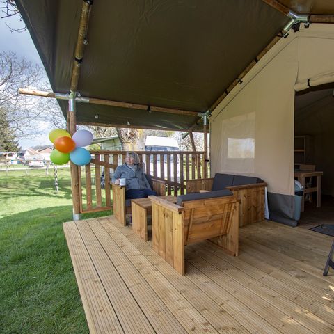 Canvas and wooden tent 4 persons - Including toilet