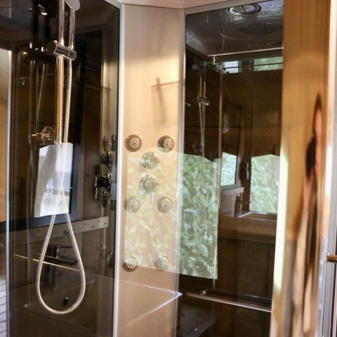 CANVAS AND WOOD TENT 5 people - including sanitary facilities