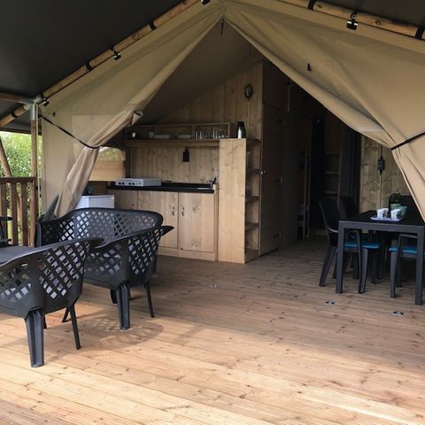 Canvas and wooden tent 5 persons - including sanitary facilities