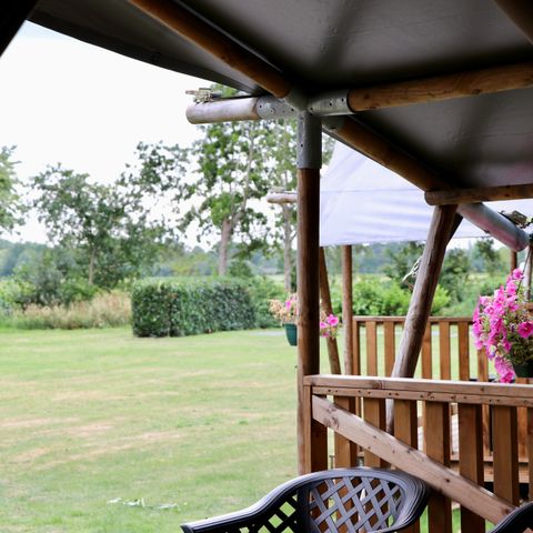 Canvas and wooden tent 5 persons - including sanitary facilities