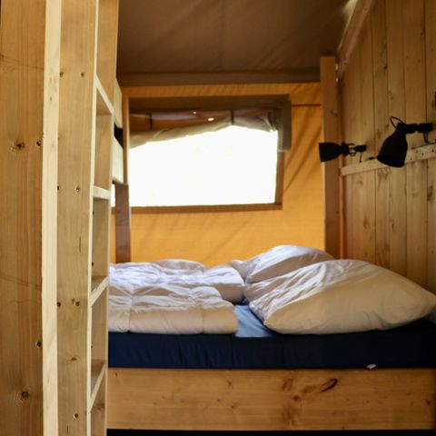 Canvas and wooden tent 5 persons - including sanitary facilities