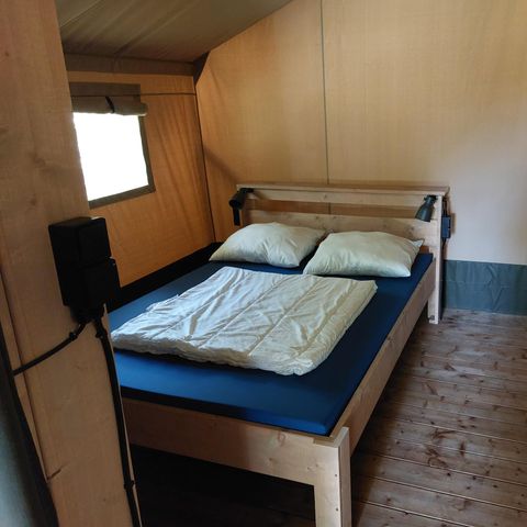 Canvas and wooden tent 6 persons - including sanitary facilities