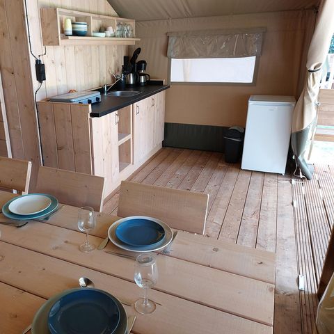 Canvas and wooden tent 6 persons - including sanitary facilities