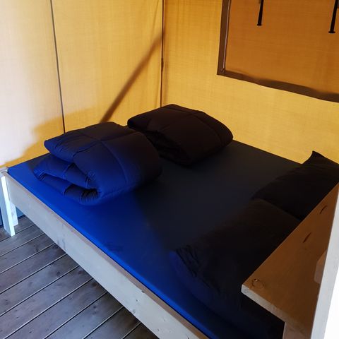 Canvas and wooden tent 4 persons - including sanitary facilities