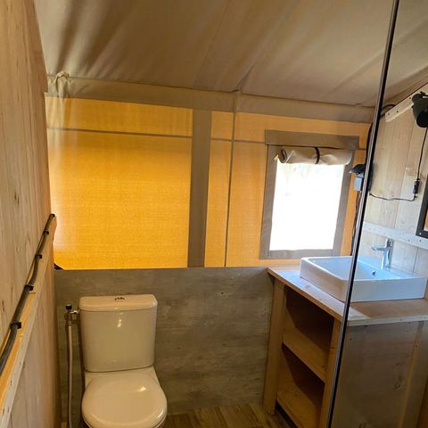 Canvas and wooden tent 4 persons - including sanitary facilities