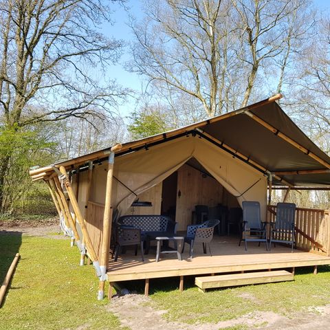 Canvas and wooden tent 4 persons - including sanitary facilities
