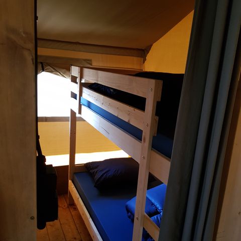 Canvas and wooden tent 4 persons - including sanitary facilities