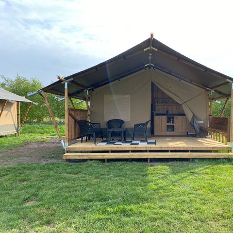 Canvas and wooden tent 4 persons - including sanitary facilities
