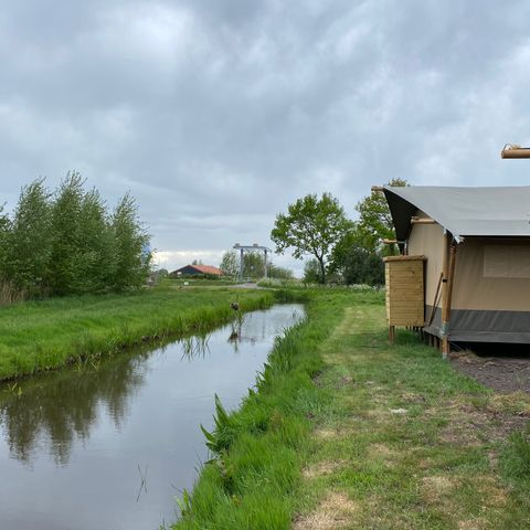 CANVAS AND WOOD TENT 4 people - including sanitary facilities