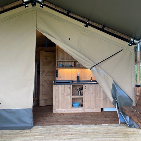 Canvas and wooden tent 4 persons - including sanitary facilities