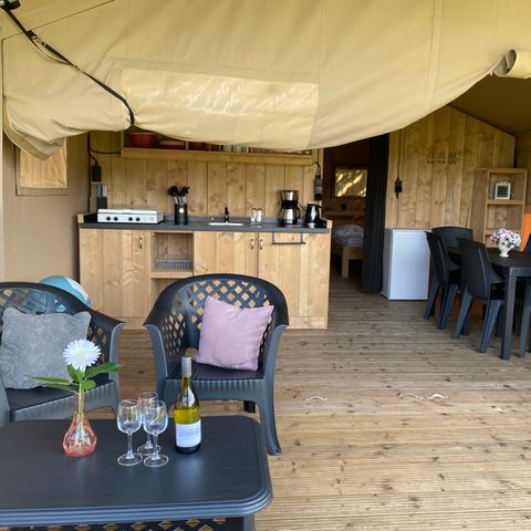 Canvas and wooden tent 5 persons - including sanitary facilities