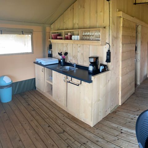 Canvas and wooden tent 4 persons - including sanitary facilities