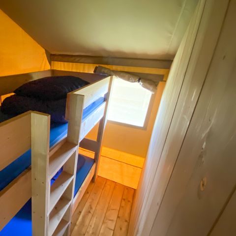 Canvas and wooden tent 4 persons - including sanitary facilities