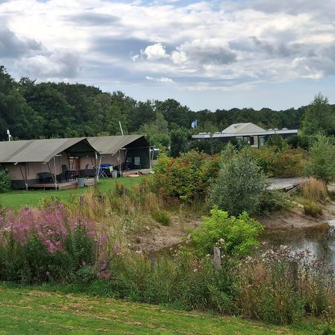 Canvas and wooden tent 4 persons - including sanitary facilities