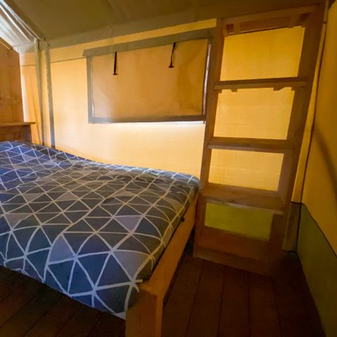 Canvas and wooden tent 4 persons - including sanitary facilities