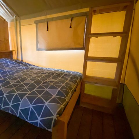 Canvas and wooden tent 4 persons - including sanitary facilities