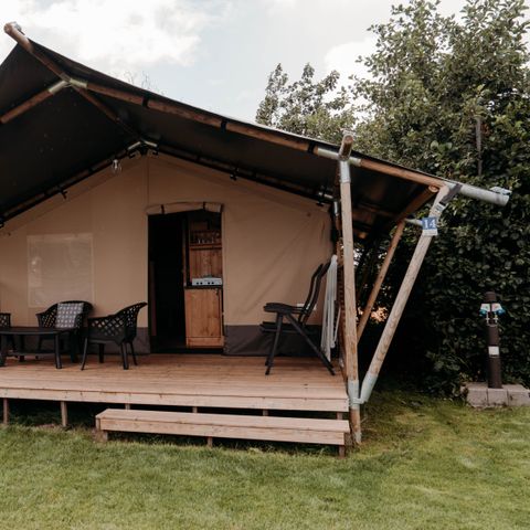 Canvas and wooden tent 4 persons - including sanitary facilities