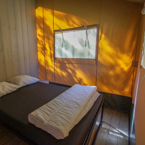 Canvas and wooden tent 4 persons