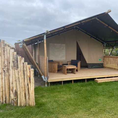 Canvas and wooden tent 4 persons - including toilet