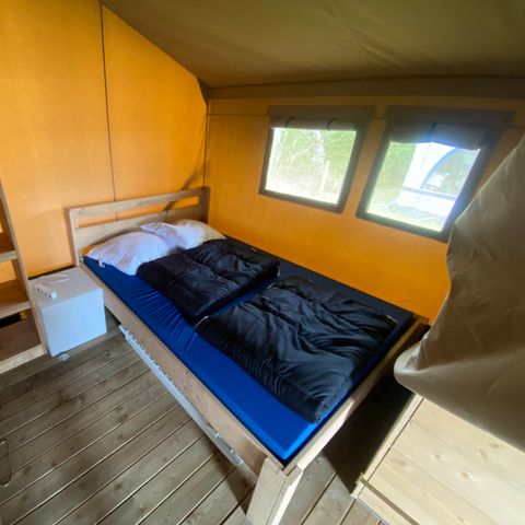 Canvas and wooden tent 4 persons - including toilet