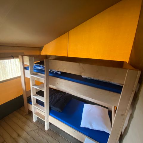 Canvas and wooden tent 4 persons - including toilet