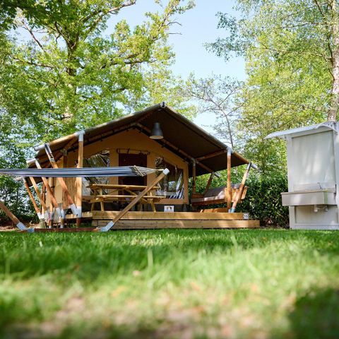 CANVAS AND WOOD TENT 4 people - Compact with private sanitary unit