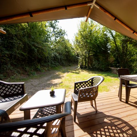 Canvas and wooden tent 4 persons - including sanitary facilities
