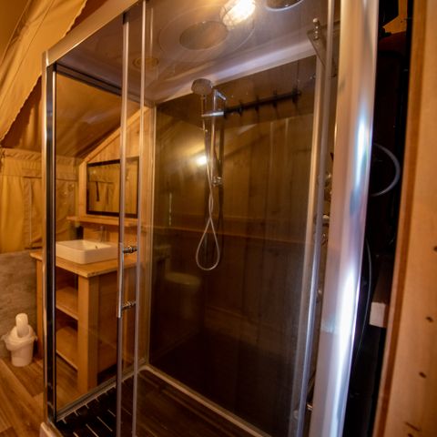 Canvas and wooden tent 4 persons - including sanitary facilities