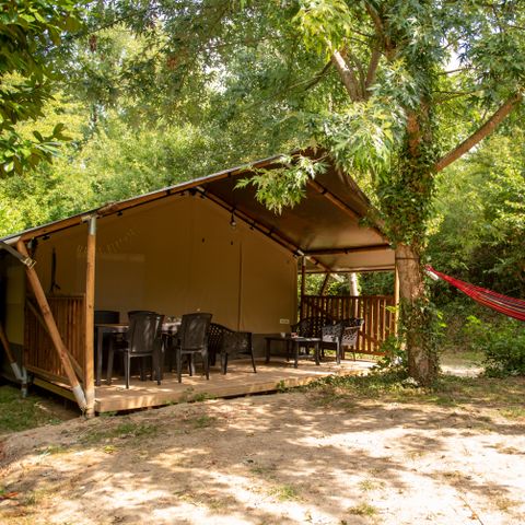 Canvas and wooden tent 4 persons - including sanitary facilities