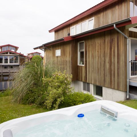 BUNGALOW 12 people - Golden Plover Bubble Bath 10+2
