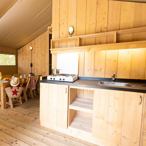 Canvas and wooden tent 5 persons - including sanitary facilities